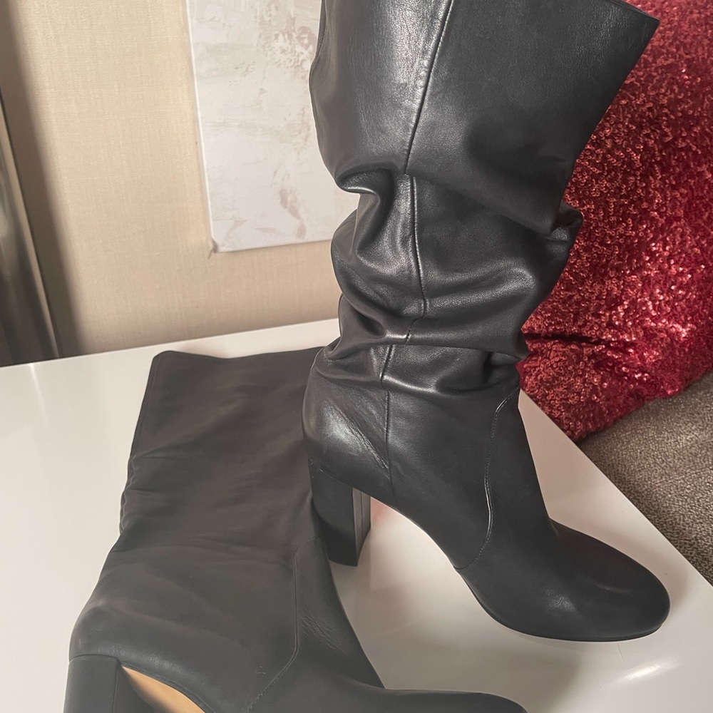 Size 91/2 Vince Camuto Boot Black Leather brand new newer worn stacked heel